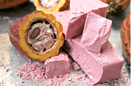 Chocolate Ruby é aposta premium da suíça Barry Callebaut lançada no ano passado e que está chegando ao mercado em 2018: quarta variedade de chocolate feito em grãos do cacau vermelho Ruby. Chocolate Ruby é aposta premium da suíça Barry Callebaut lançada no ano passado e que está chegando ao mercado em 2018: quarta variedade de chocolate feito em grãos do cacau vermelho Ruby.