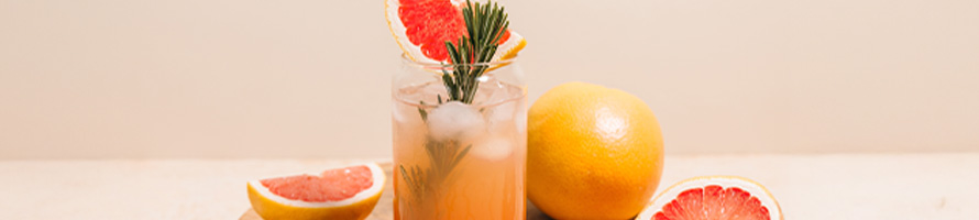 Drink com frutas cítricas.