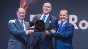 Um século de legado e inovação: Duas Rodas é homenageada pelo LIDE-SC por seus 100 anos de história