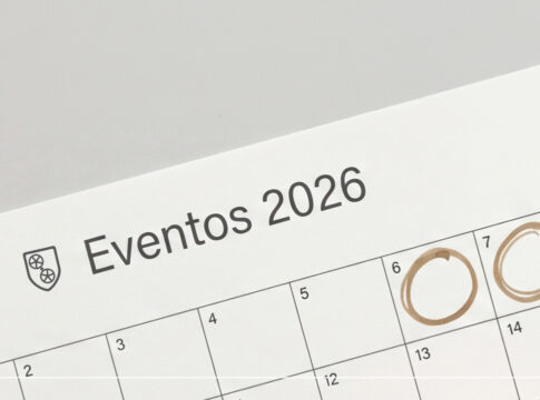 Caléndario de eventos com datas circuladas.