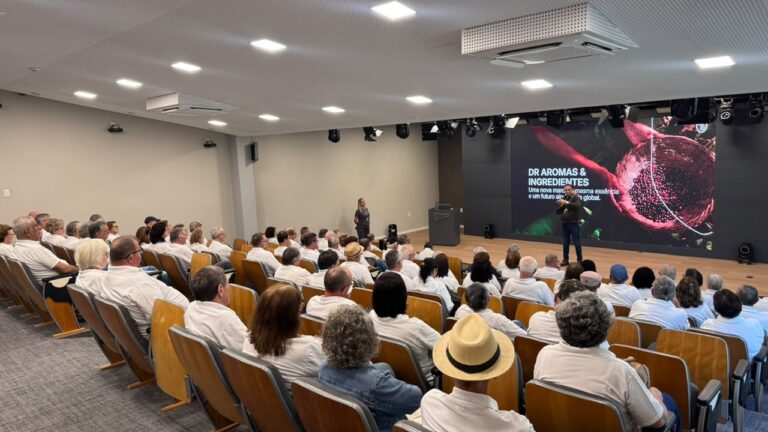 Aposentados voltam à DR para rever amigos, conhecer o rebranding da empresa e matar a saudade da tradicional feijoada
