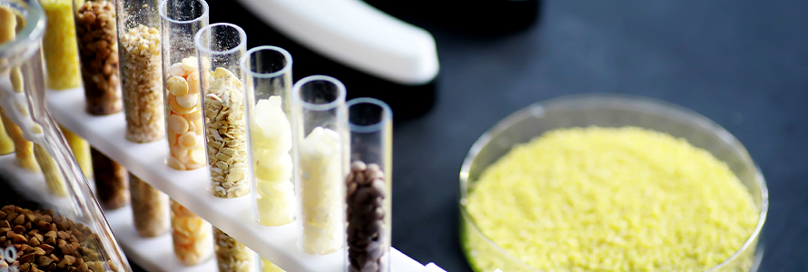Amostras de ingredientes em tubos laboratoriais